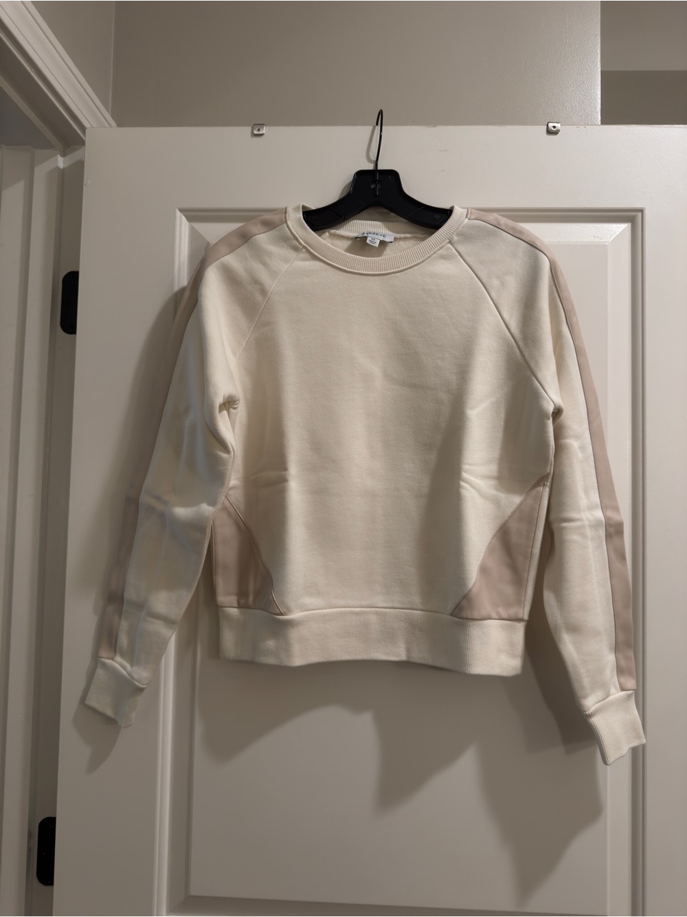 Evereve Creme Pullover Sweatshirt with Beige Contrast